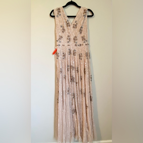 Mac Duggal 93575 Cap
Sleeve Embellished Gown
See NOTES - Picture 4 of 11